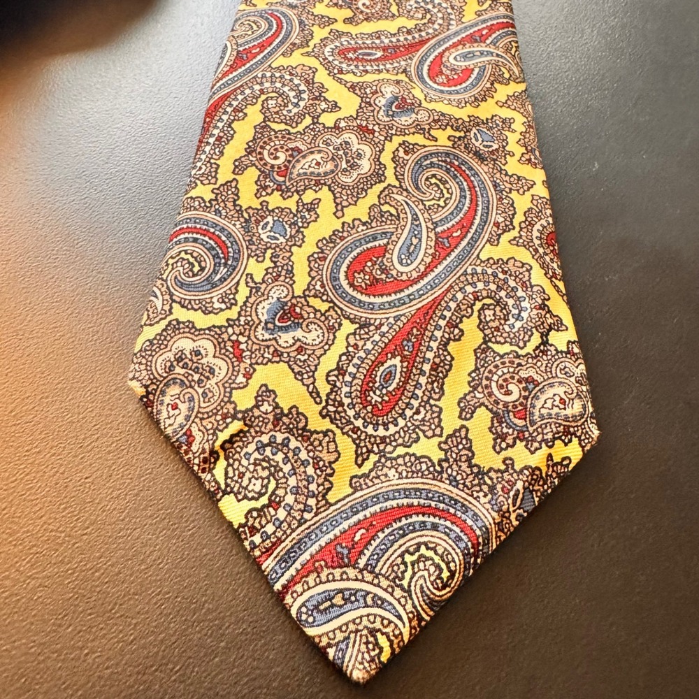 Briar Pride of‎ England 100% Silk Yellow Paisley Luxury Necktie
